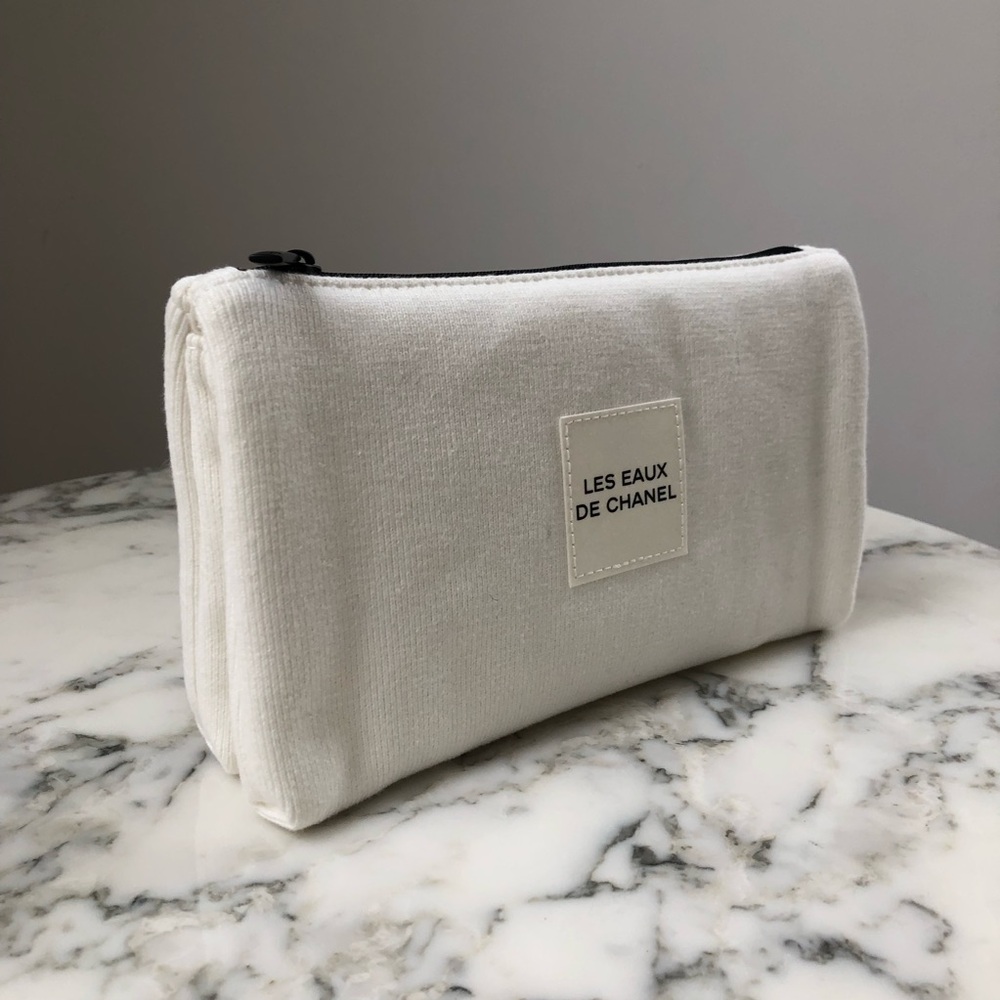 CHANEL Les Eaux Knit Cosmetic Toiletry Makeup Bag Pouch Bag VIP New in Box - Picture 3 of 12